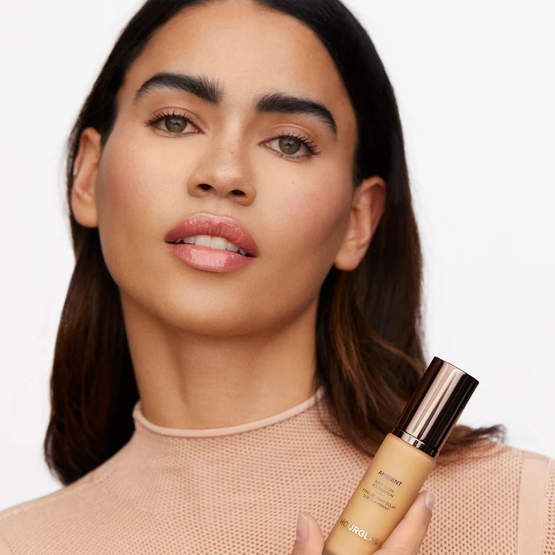 HOURGLASS AMBIENT SOFT GLOW FOUNDATION